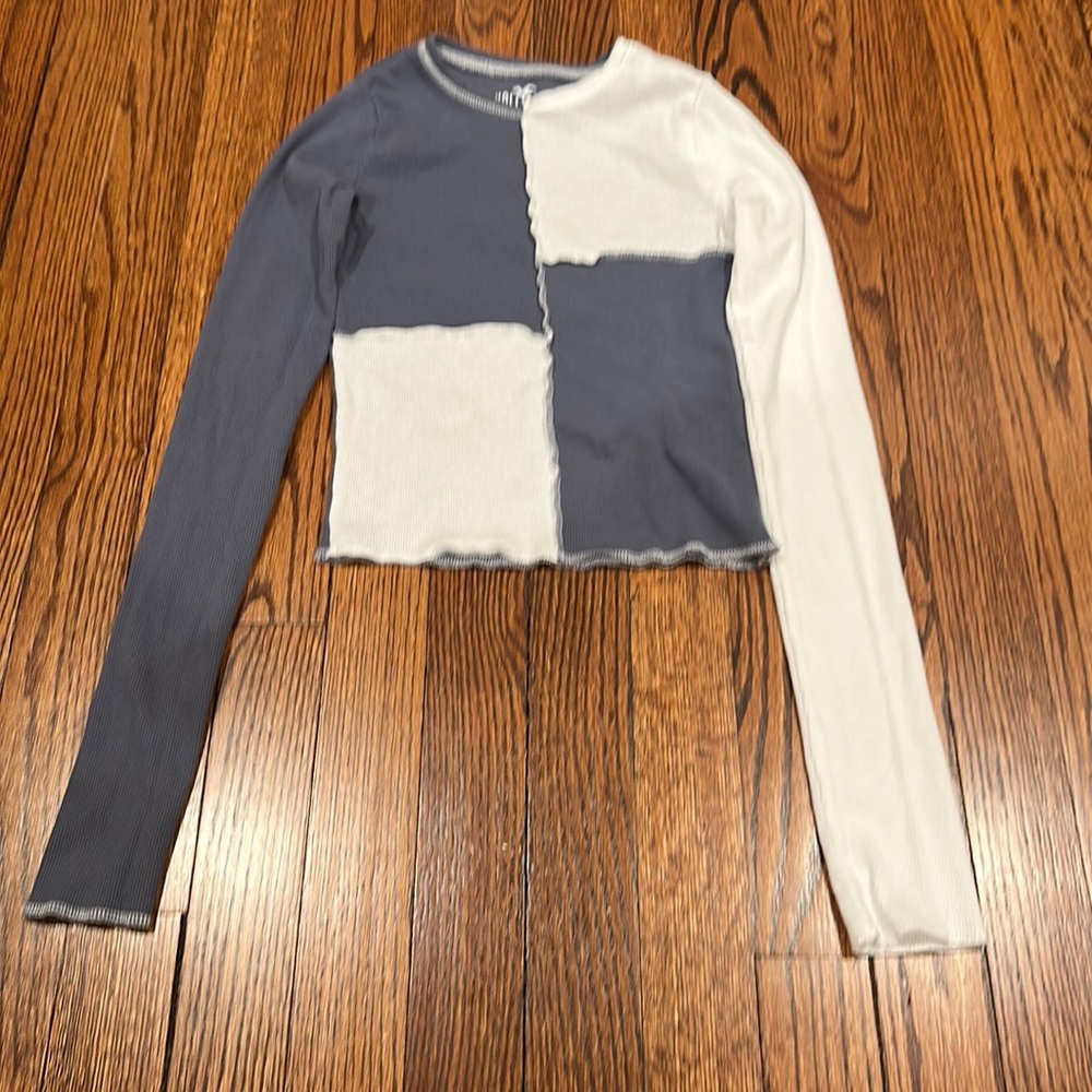 Hollister baby tee xxs mismatched blue and white pattern.